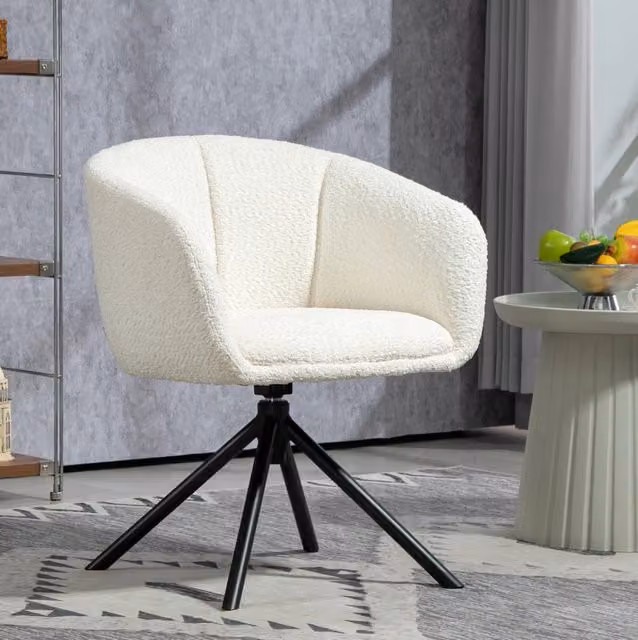 Poltrona lounge girevole color crema con braccioli