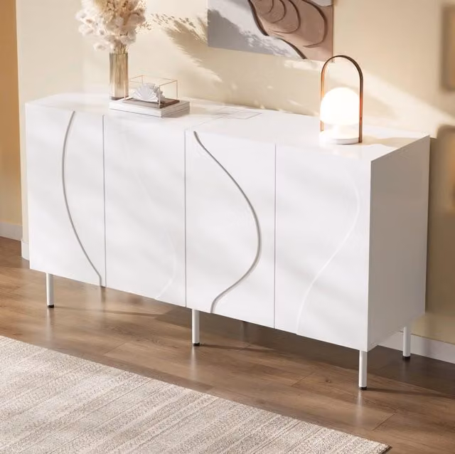 Sideboard bianco moderno con ante curve 3D, design senza maniglie, struttura in PB e MDF, piedi in metallo