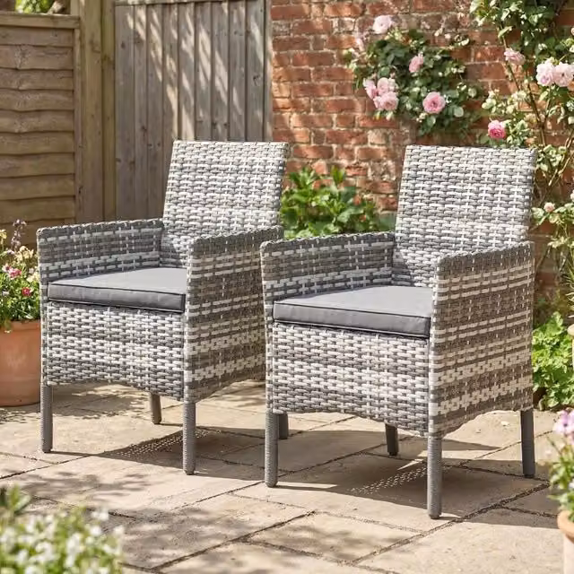 Set di 2 sedie da giardino in rattan PE grigio con cuscini, struttura in acciaio, 120 kg