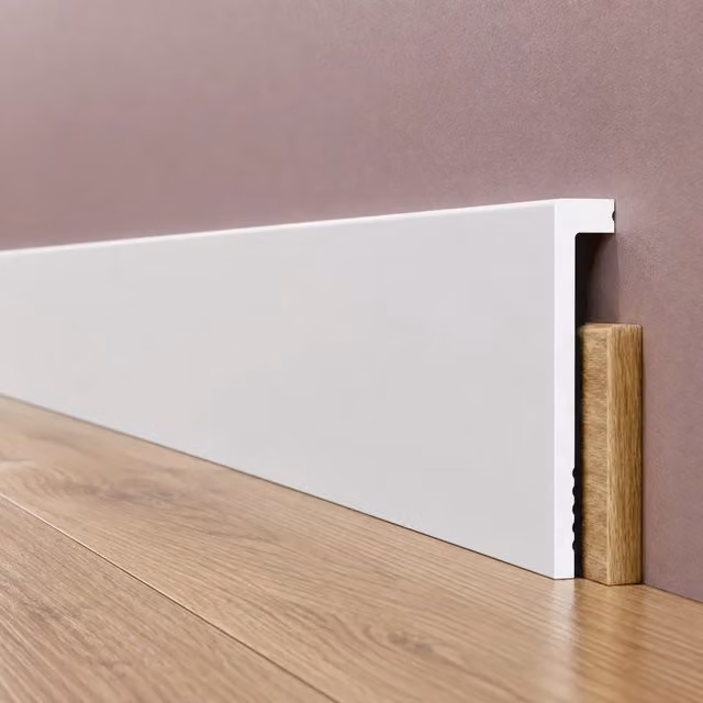pacco da 140 ML di Battiscopa BIANCO squadrato Coprimarmo - coprivecchio 135x23mm in POLIMERI