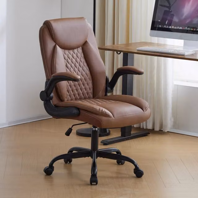 Poltrona da ufficio ergonomica con supporto lombare e braccioli ribaltabili in pelle sintetica marrone