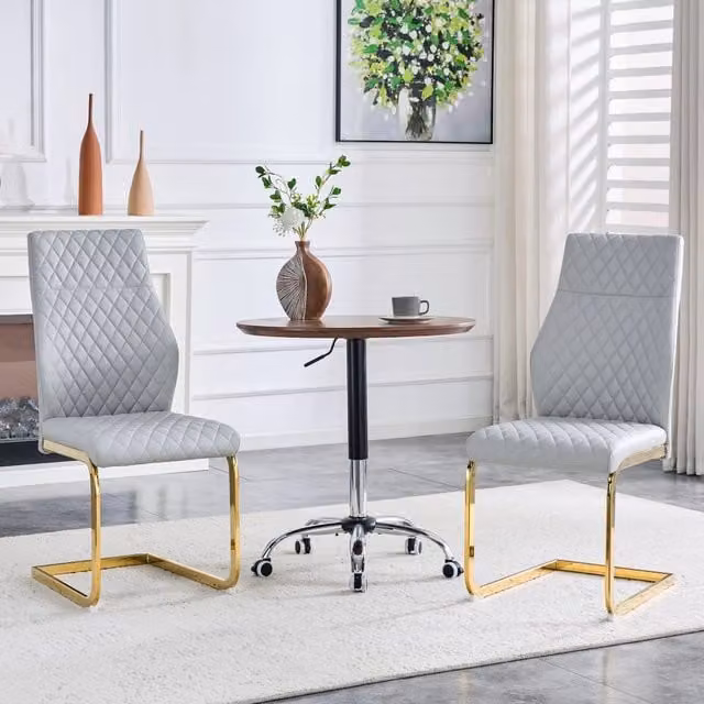Set di 2 sedie da pranzo Vovees Living in ecopelle grigio chiaro con struttura in metallo dorato, H x L x P: 100 x 43 x 63 cm