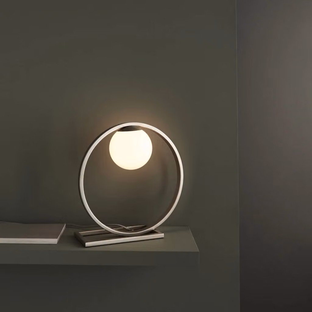 Lampada da tavolo ENZO Endon con sfera in vetro opale bianco e finitura argento G9 – 2