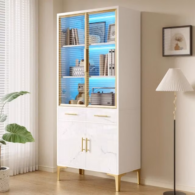 Vetrina moderna bianca e oro con ante in vetro e illuminazione LED integrata, L: 75 cm, P: 38 cm, H: 170 cm