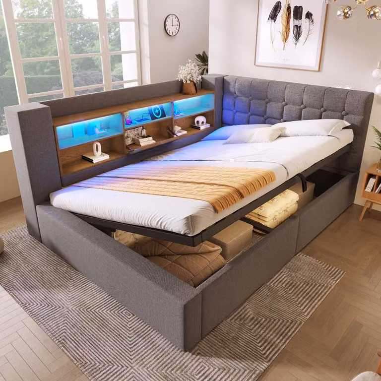 Letto imbottito 140x200 cm con illuminazione a LED, spazio contenitore ad apertura idraulica, testiera a forma di L con vano contenitore, prese USB-A e USB-C, rivestito in lino color grigio