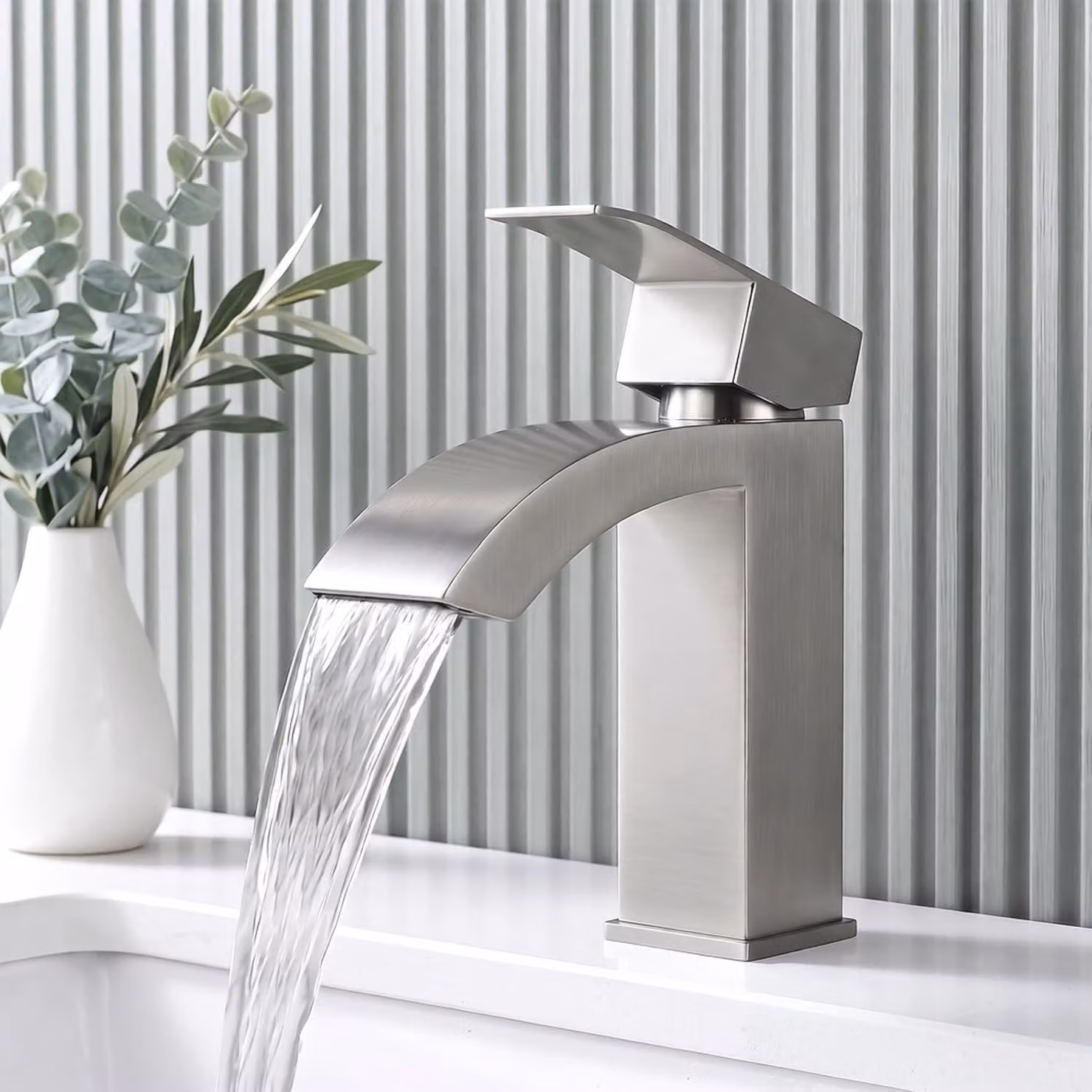 Rubinetto per lavabo, miscelatore, modello a cascata, cromato, finitura argento spazzolato, bocca di uscita da 10 cm