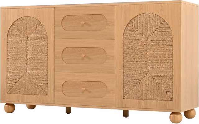 Sideboard con due ante in intreccio di corda curvata e tre cassetti, struttura in truciolato e MDF, piedi a sfera in legno di pino, mobile contenitore naturale per soggiorno e ingresso