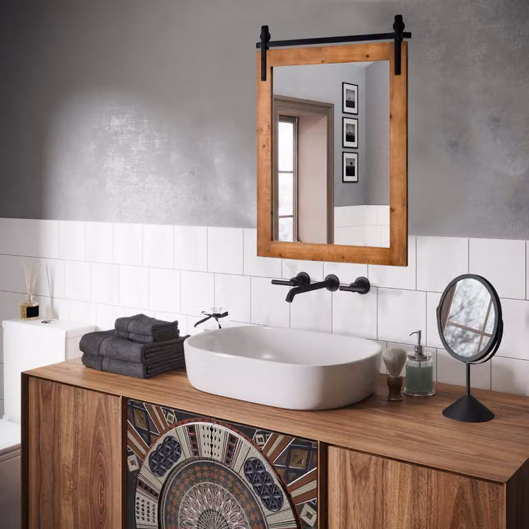 Specchio a parete rettangolare Costway in stile farmhouse con cornice in legno e staffa in metallo, Marrone, L: 76,5 cm, H: 56 cm