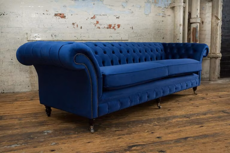Klassische Chesterfield Couch 4 Sitzer Sofa Couch Samt Leder Blau Design Polster