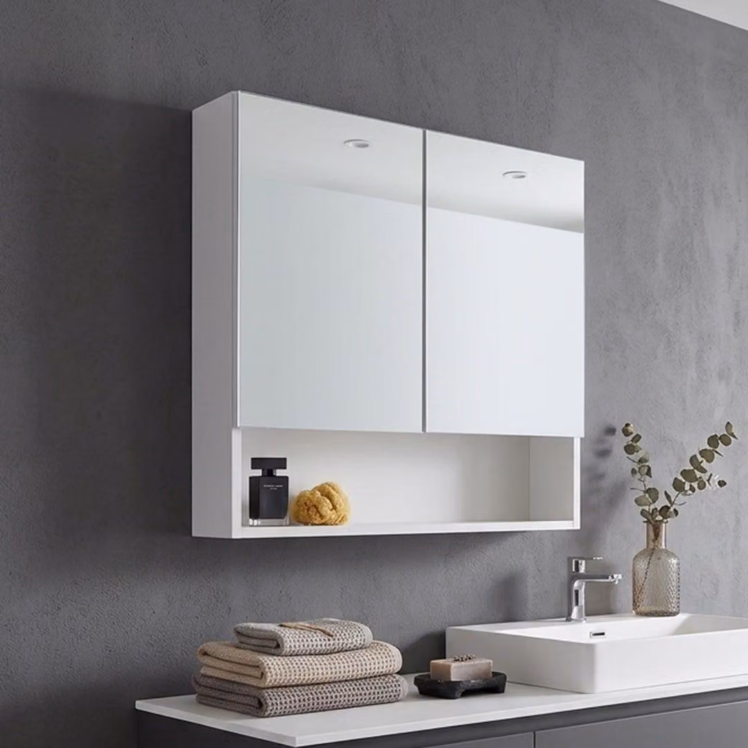 Specchio contenitore bianco con due ante e vano a giorno 62cm