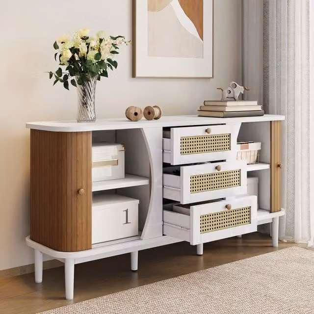 Credenza con tre cassetti in rattan e ripiani regolabili per soggiorno sala da pranzo e ingresso in MDF bianca e color legno 140,5 × 40 × 76 cm
