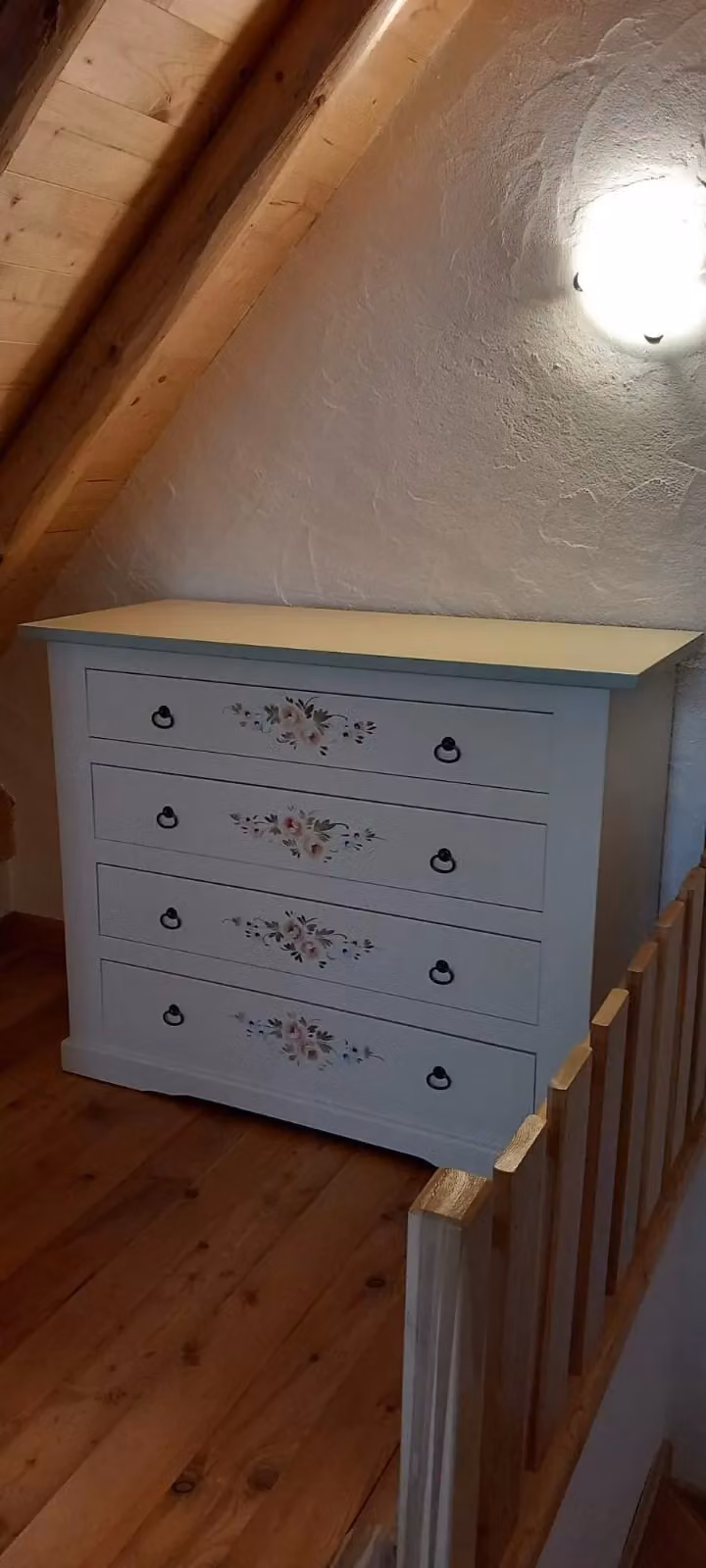 Cassettiera in legno con 4 cassetti in stile shabby chic bianco con decori floreali Mobili 2G L: 115 cm, P: 50 cm, H: 90 cm – 2
