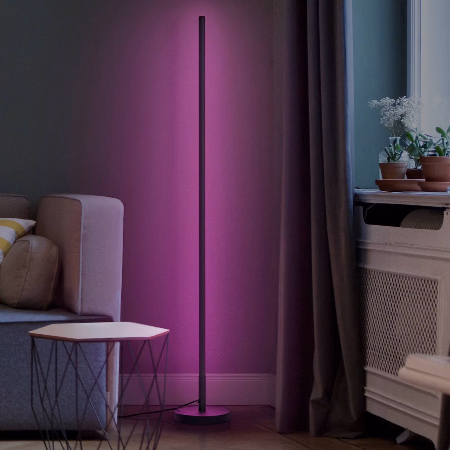 OSRAM SMART+ Lampada LED da pavimento WiFi ROUND nera 140 cm RGB CCT ROUND, dimmerabile, Nero, Soggiorno / Sala da pranzo, Alluminio, Moderno