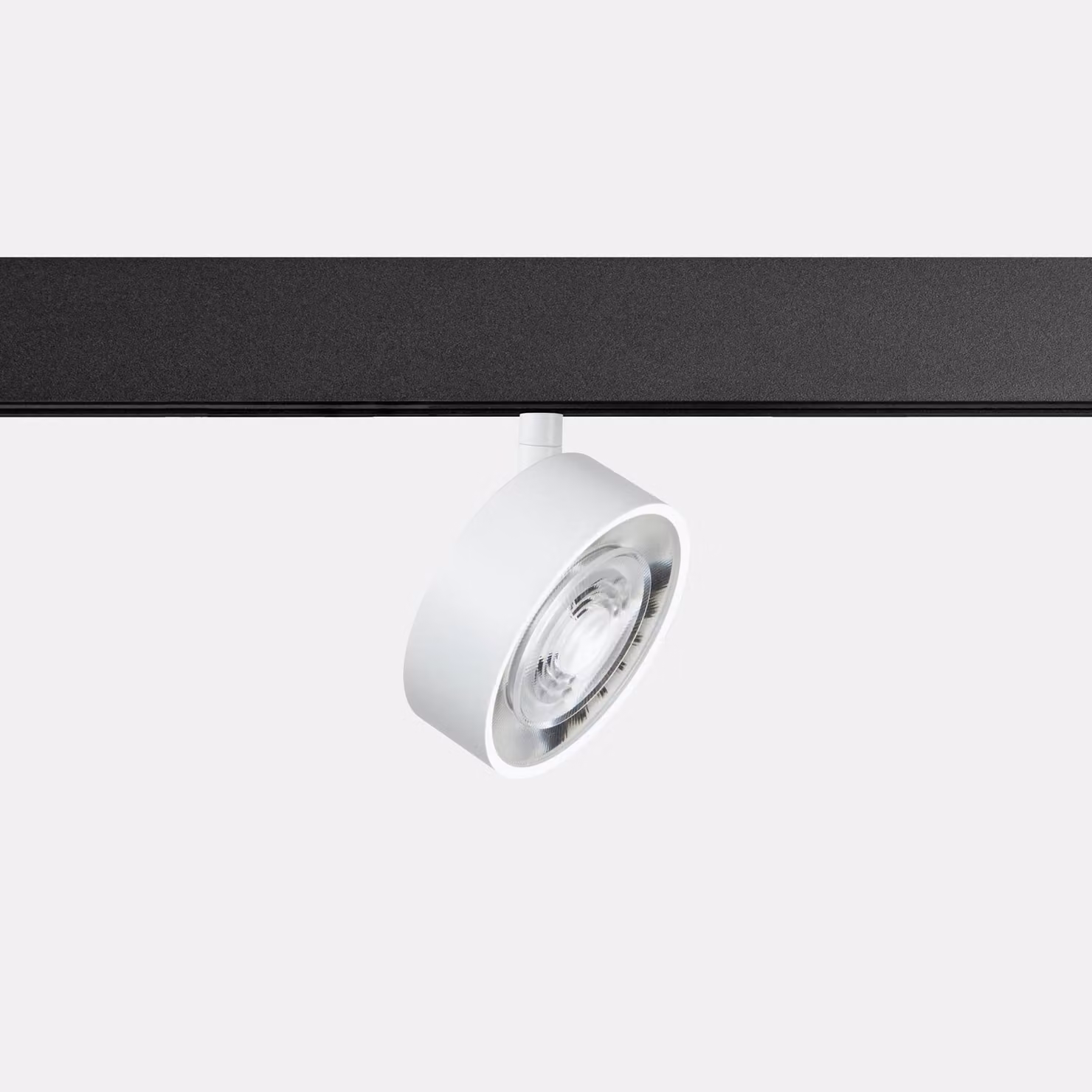 LedsC4: Apparecchio di illuminazione a LED a bassa tensione, ad alta efficienza energetica, adatto per interni ed esterni, con protezione IP, temperatura di colore da 2700K a 4000K, potenza da 5W a 40W, colore bianco, versatile e resistente