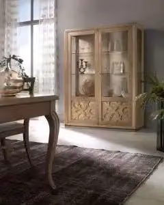 Vetrina cristalliera moderna KIVIO in legno di frassino con ante in vetro, colore beige e marrone, L: 155 cm, P: 45 cm, H: 193 cm