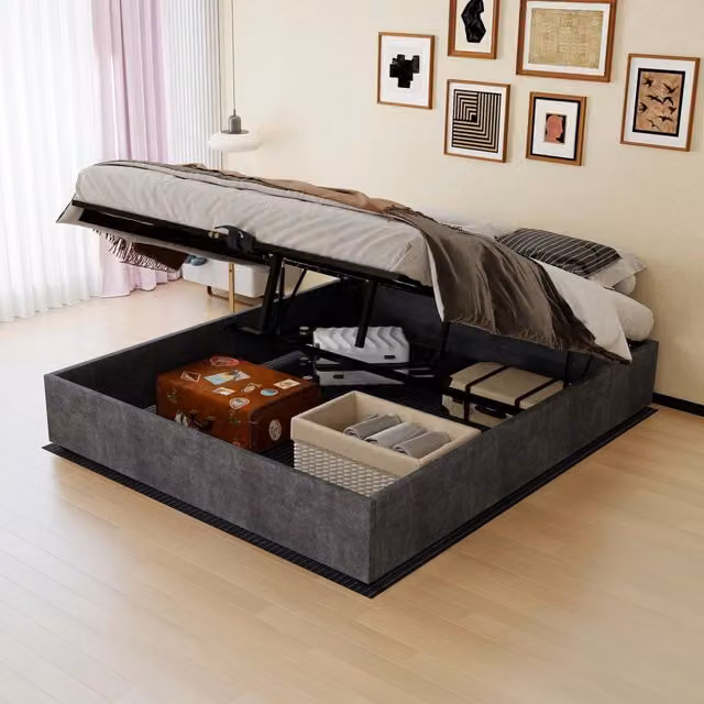 Letto matrimoniale 160x200 cm con materasso; struttura in tessuto e metallo grigio