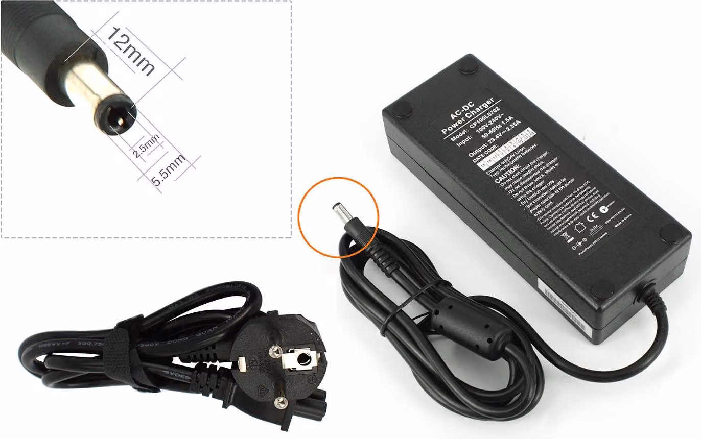 Alimentatore/caricabatterie PowerSmart (29,4 V, 2,35 A) per pickup elettrico, connettore 5,5 x 2,5 mm