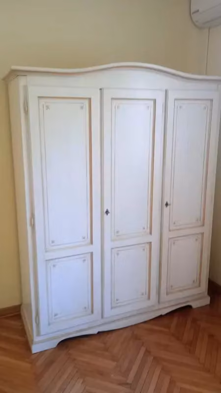 Armadio 3 ante in legno stile shabby chic avorio anticato con decori floreali e dettagli arancione Mobili 2G L/P/H: 158 x 56 x 197 cm – 2
