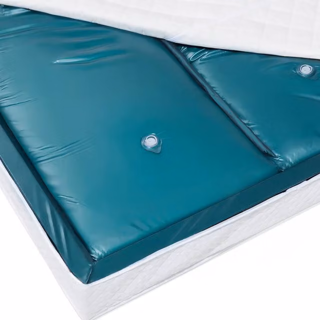 Materasso matrimoniale ad acqua BELIANI blu con riduzione media delle ondulazioni L/P/H: 180 x 200 x 20 cm