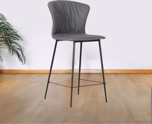 Sgabello Core con schienale avvolgente in ecopelle antracite e gambe in metallo nero – 1