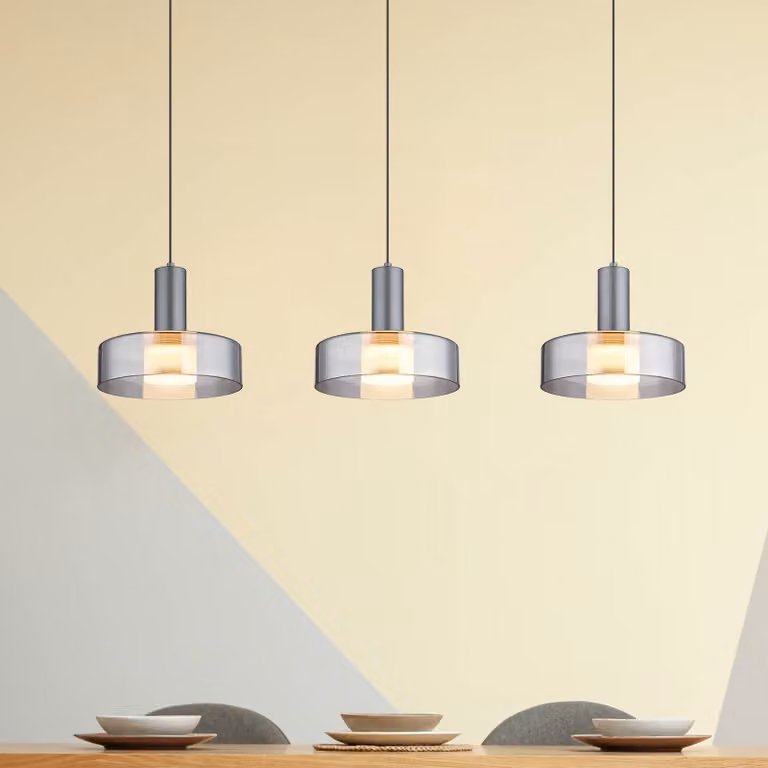 Globo Lampada LED a sospensione Grant, lunghezza 90 cm, grigio fumo, 3 luci, vetro Grant, Alluminio / Grigio / Zincato, Soggiorno / Sala da pranzo, Alluminio