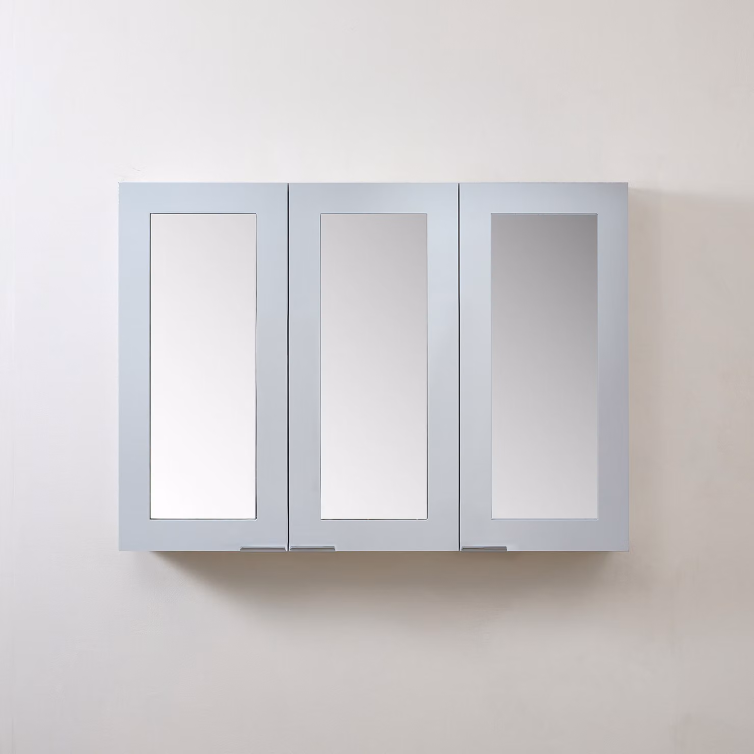 Mobiletto a Specchio da 600mm x 650mm Bianco - Completo di Maniglie con Impugnature a Dito Cromate - Cluo