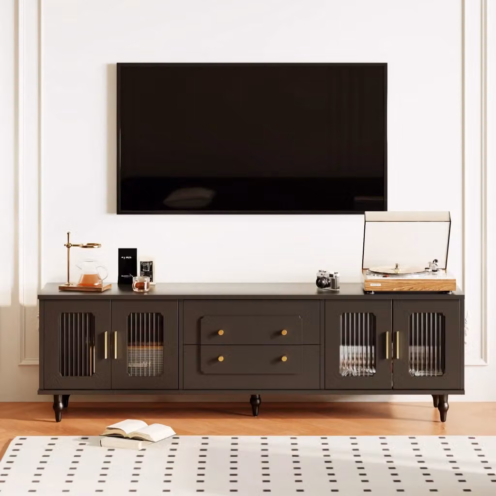 Mobile TV moderno MIVRAY nero con quattro ante in vetro temprato rigato, cassetti push to open, maniglie dorate e piedi in metallo – 2
