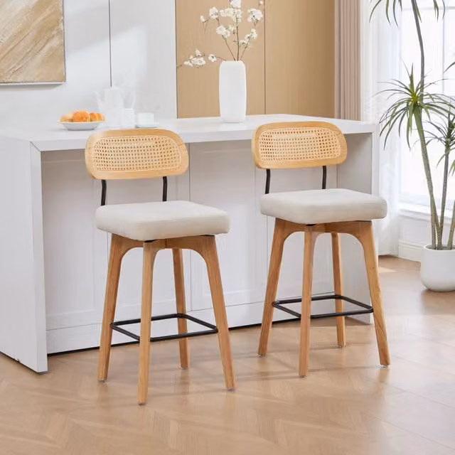 Desviae Set di 2 sgabelli da bar girevoli a 360 gradi in chenille beige con schienale in rattan e poggiapiedi