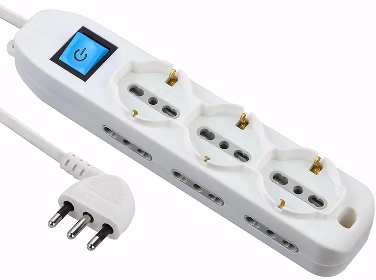 Electraline 62038, ciabatta multipresa con 9 prese, di cui 3 universali e 6 a due poli