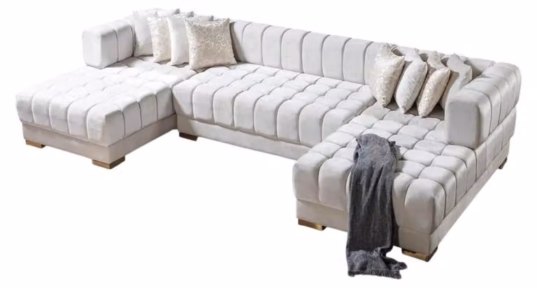 Ampio divano ad angolo moderno in beige a forma di U per il soggiorno