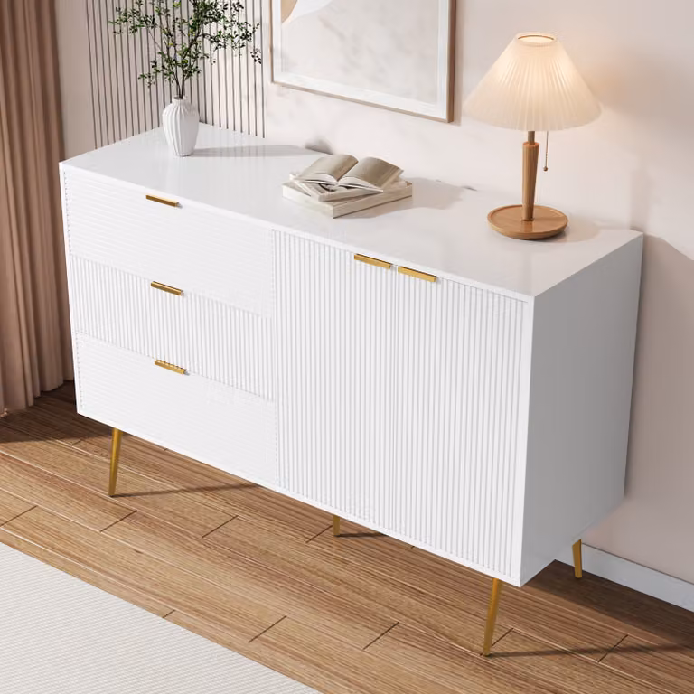 Cassettiera AIORBER, con 3 cassetti e 2 ante, motivo a onda, ripiani interni, piedini e maniglie in oro, per soggiorno, cucina, 120x38x80,5 cm, bianco