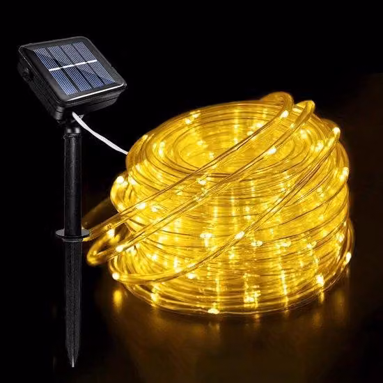 Faretto solare a LED con 100 luci, 8 modalità e portata di 12 metri, ideale per uso esterno e in giardino