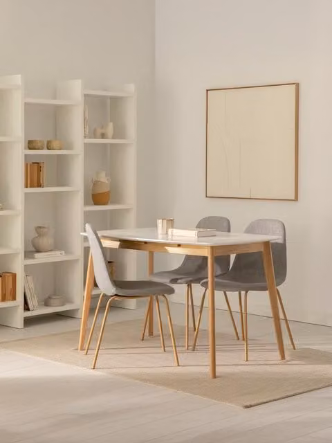 Tavolo da pranzo allungabile Thana Kenay Home in legno bianco e marrone con design moderno e rettangolare
