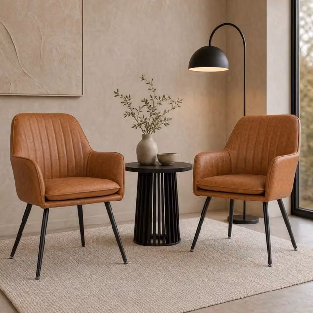 Set di 2 sedie da pranzo MIVRAY moderne con braccioli in ecopelle marrone e struttura in metallo con gambe dorate