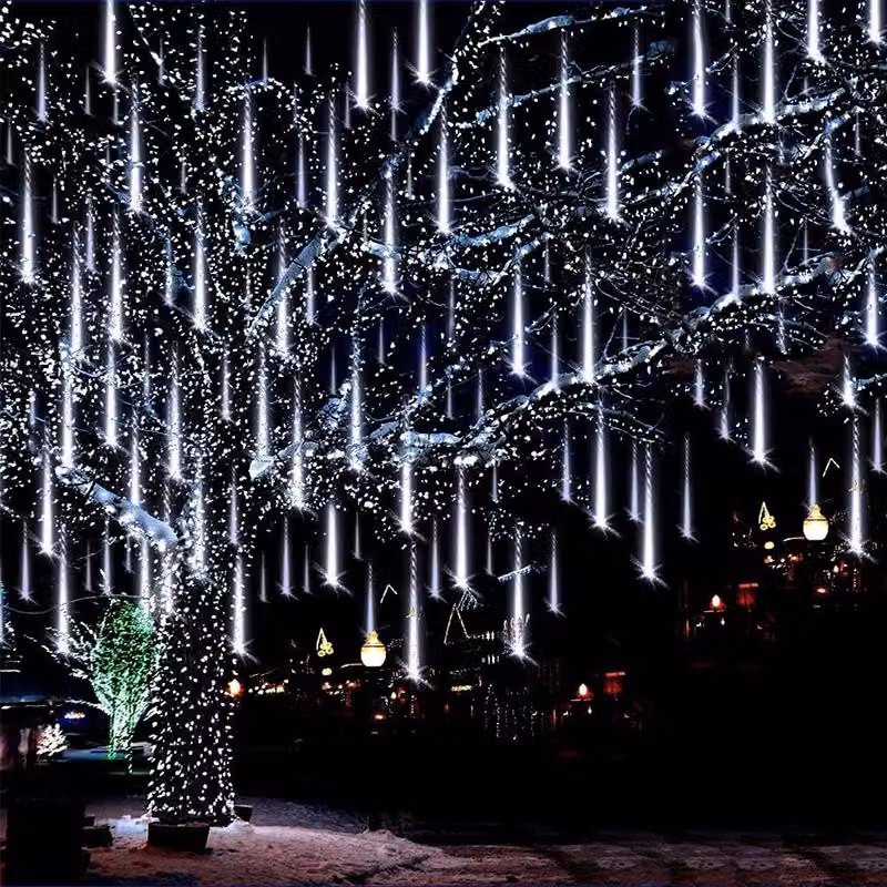 Catena luminosa a LED effetto "pioggia di meteoriti", impermeabile, per uso esterno, ideale per decorazioni natalizie, matrimoni, feste, giardini e alberi. Lunghezza 50 cm, 8 tubi luminosi, luce bianca