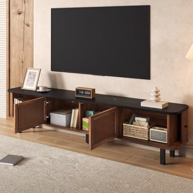Mobile porta TV OKWISH moderno in legno e metallo con 2 ante scorrevoli e anta a griglia, maniglie in ferro nero, colore marrone, L: 190 cm, P: 35 cm, H: 45 cm