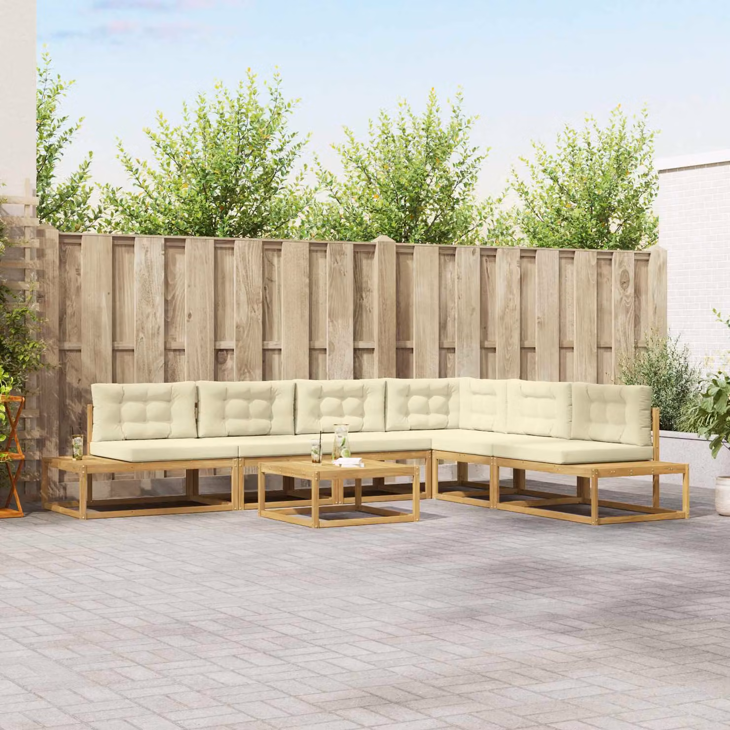 Set da giardino vidaXL composto da 7 pezzi con divano angolare a L, elementi d'angolo, divano da esterno a 3 posti e tavolino da caffè in legno di acacia trattato e tessuto resistente ai raggi UV, colore beige e bianco