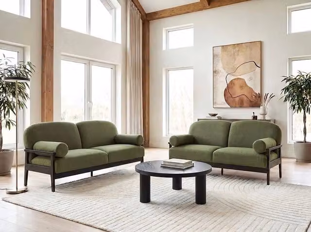 Set di divani 2 e 3 posti verde in bouclé con gambe in legno, stile tradizionale, per soggiorno