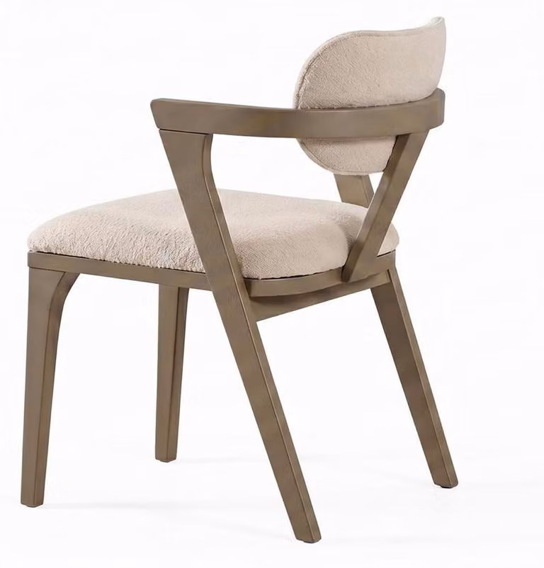 Sedia beige, design moderno, confortevole, armoniosa, minimalista, elegante