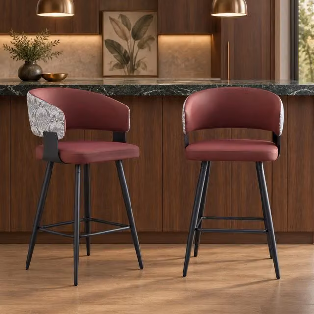 Sedia da pranzo ULEVR imbottita con schienale e braccioli integrati, rivestimento in similpelle PU rossa