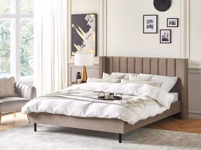Letto matrimoniale Beliani in velluto beige stile glamour con doghe L/P: 180 x 200 cm – 1