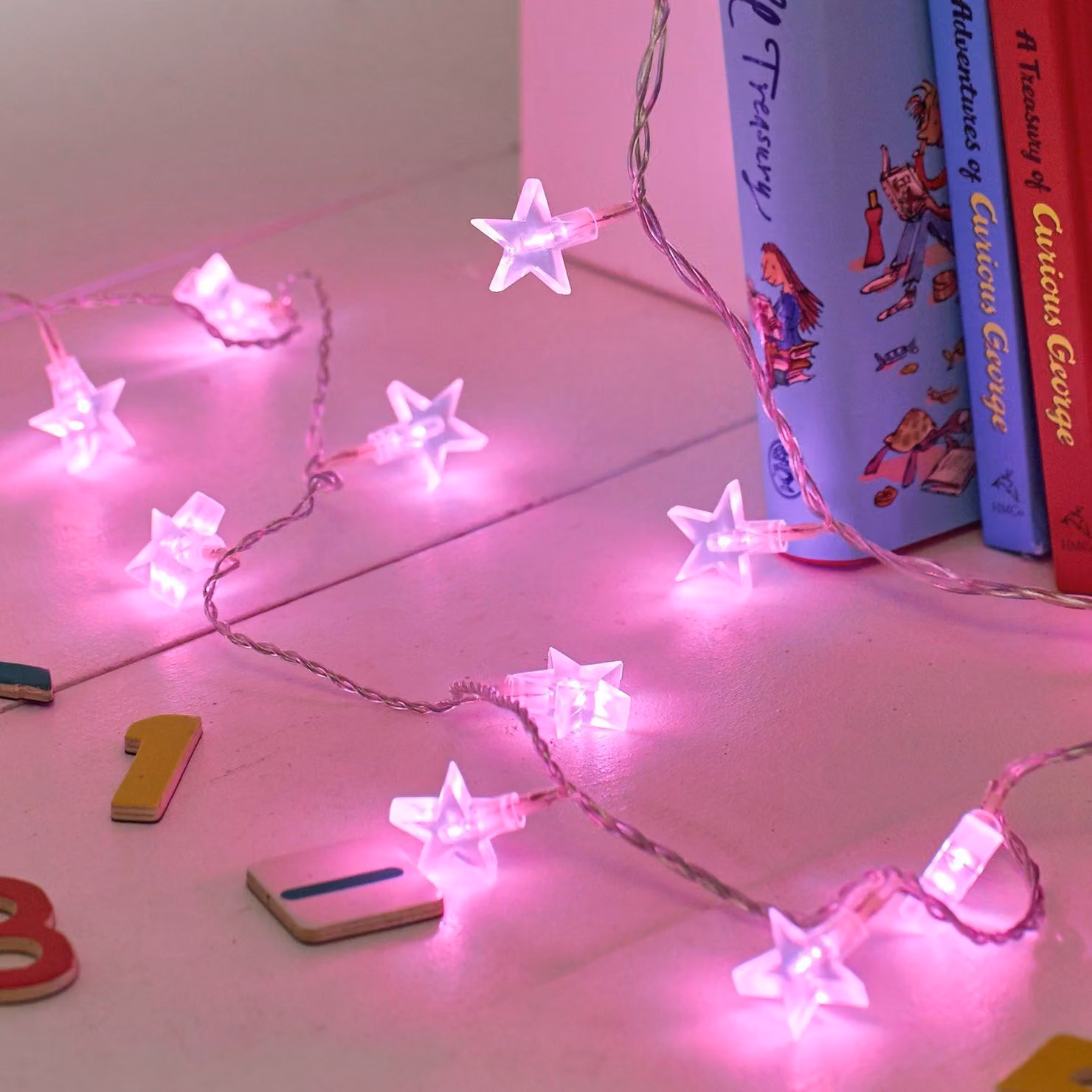 Catena luminosa con 30 stelle a LED, color rosa, lunghezza 6 metri, inclusa alimentazione