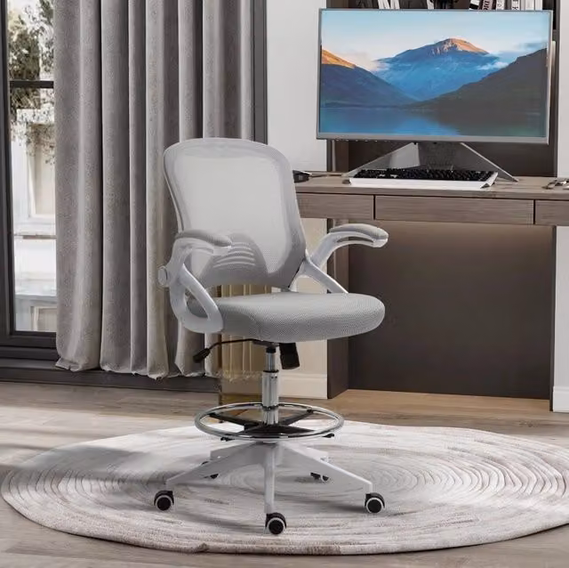 Sedia da ufficio ergonomica grigio chiaro con poggiapiedi