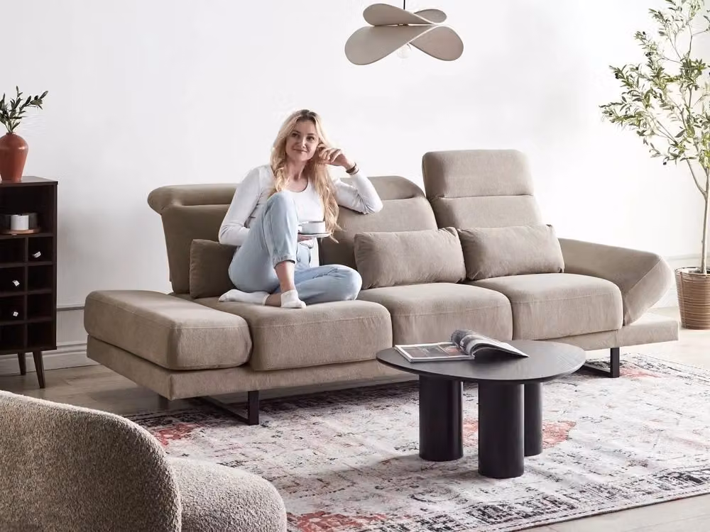 Divano angolare a 3 posti BELIANI in tessuto beige con poggiatesta regolabile e cuscini coordinati per il tuo soggiorno – 2