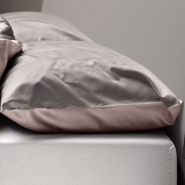 Federa copricuscino reversibile DaunenStep Oasi Kiss in cotone mako satin grigio 50 x 80 cm