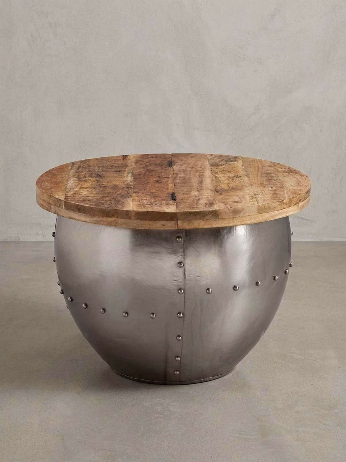 Tavolino "Serchio", rotondo, stile industriale, legno massello/metallo, spazio contenitivo. 60x60x43 cm | Kadima Design