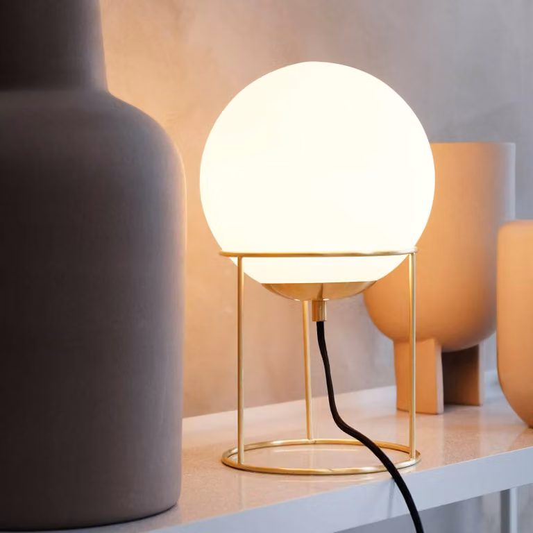 Dyberg Larsen Lampada da tavolo Madrid, Ottone / Oro, Soggiorno / Sala da pranzo, Metallo, Design, Lampada da tavolo