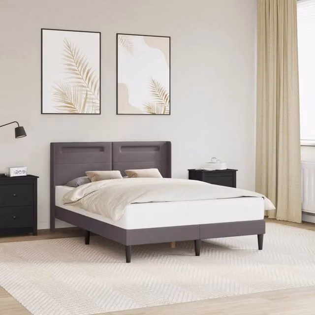 Struttura letto con testiera e giroletto in similpelle grigio con porta USB e illuminazione sottostante L/P: 140 x 190 cm