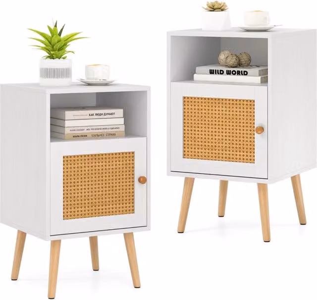 Set di 2 comodini Design Mania in rattan e legno bianco con mensola aperta e porta decorata – 1