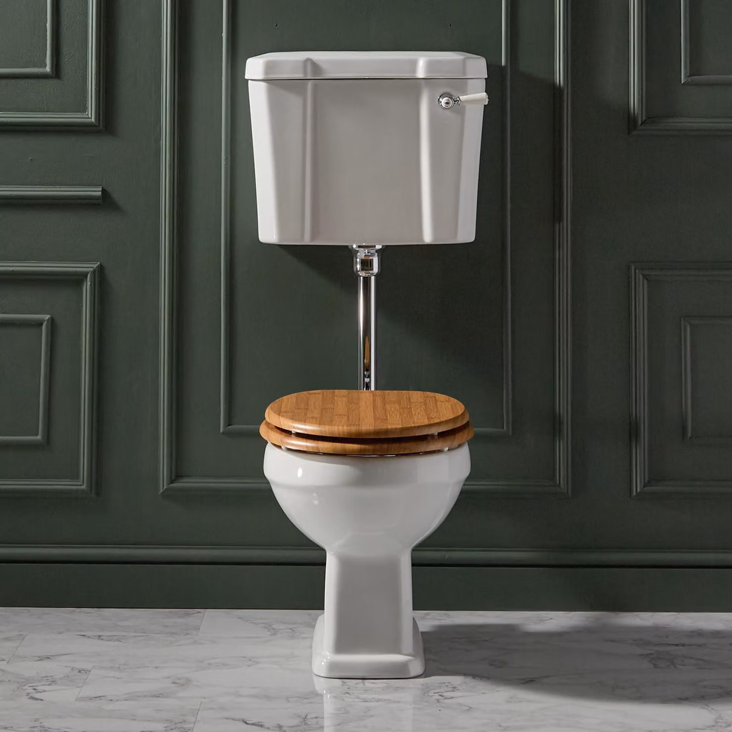 Sanitario WC Tradizionale Alto con Cassetta Bassa - Kit Scarico Cromato e Copriwater WC in Rovere - Richmond